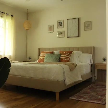 Downtown Atx! Deep Eddy Bungalow #B